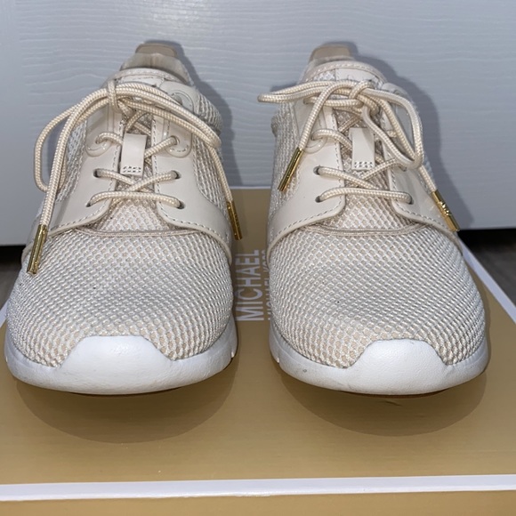 Michael Kors- Astor Trainer - Picture 2 of 6